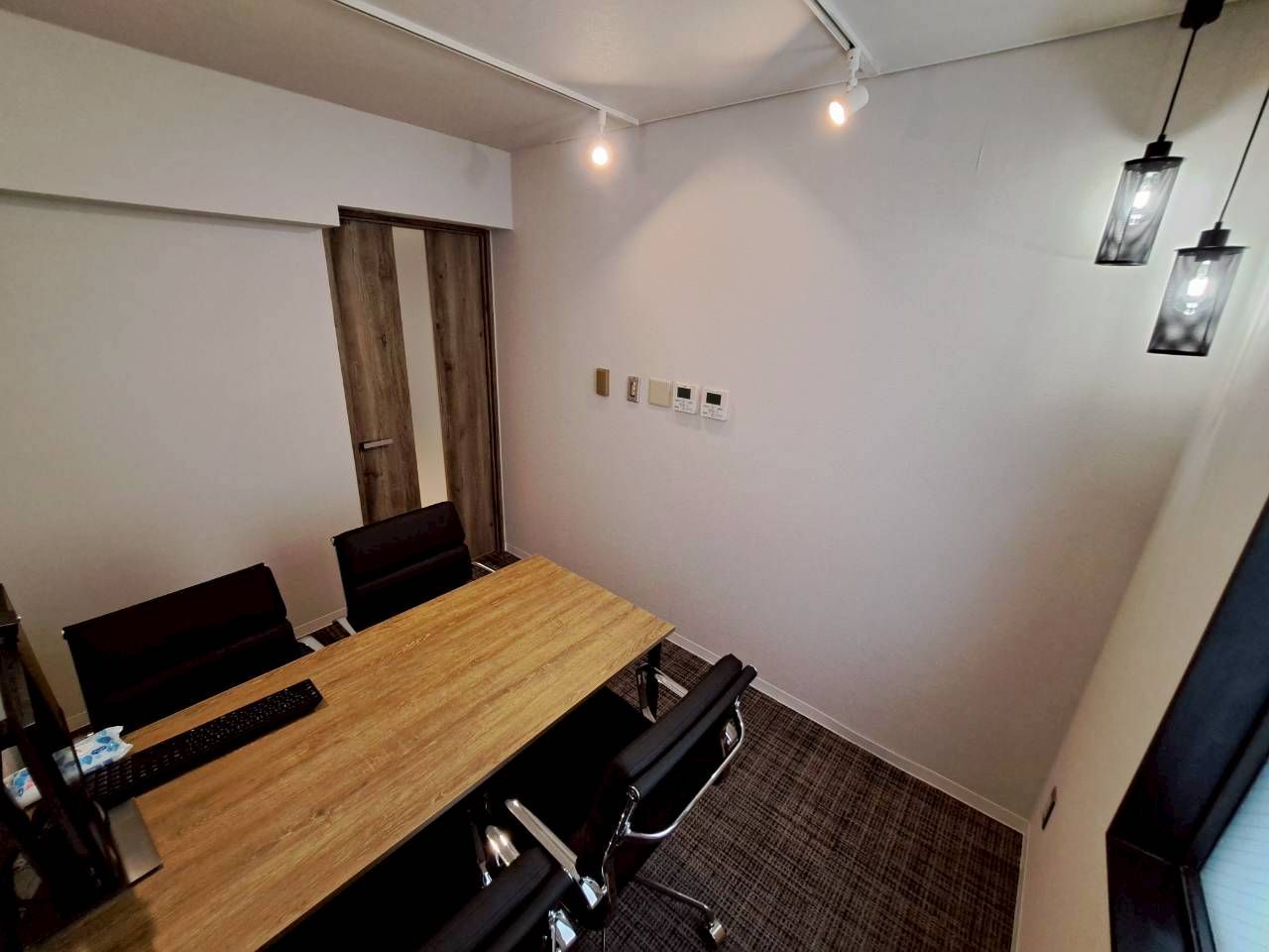 造作装飾でおしゃれな演出～オフィス～