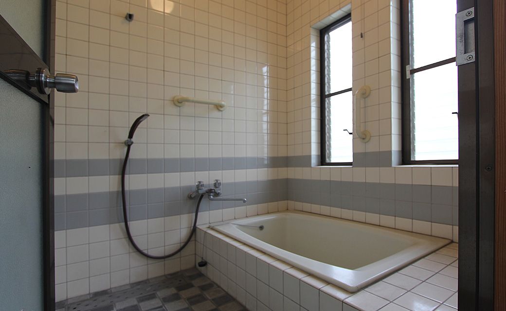タイル張りの浴室をユニットバスへとリフォーム