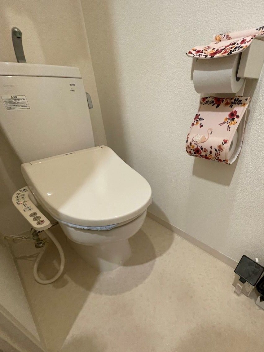 ピンクの壁で温かみのある雰囲気に　水回りリフォーム