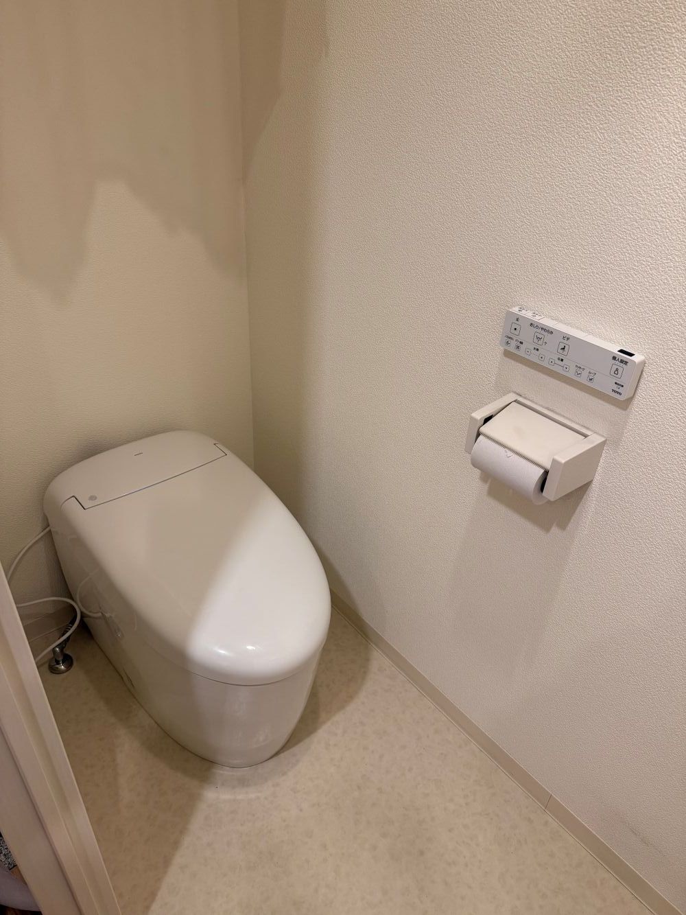 ピンクの壁で温かみのある雰囲気に　水回りリフォーム