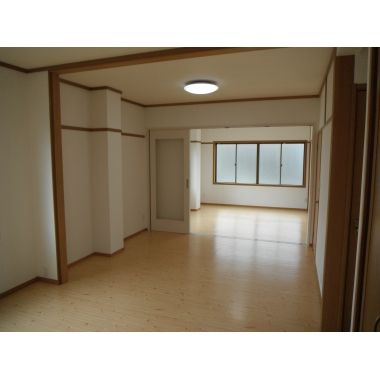 店舗付き中古住宅を購入。部屋数たっぷりのお家に生まれ変わる！