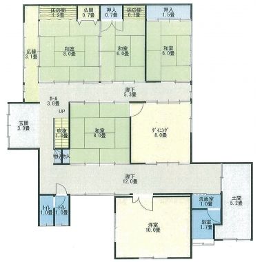 中央の居間（和室8帖）は、直接の明かりが入る窓が無く、暗いお部屋でした。