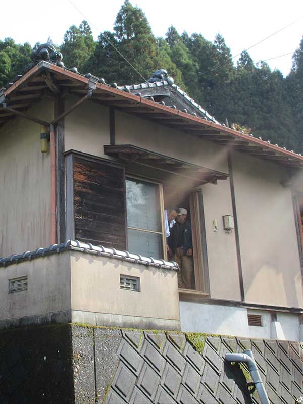 傷んだ下地を徹底補修！防水性を高める外壁塗装