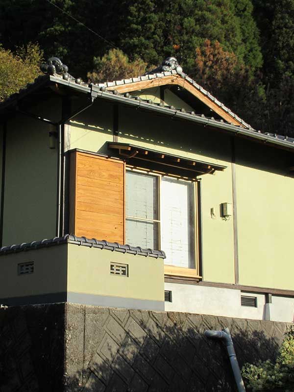 傷んだ下地を徹底補修！防水性を高める外壁塗装