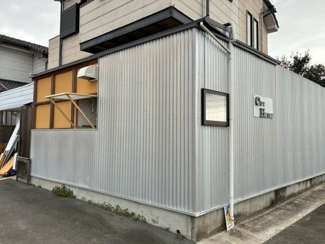 ガルバリウムが映えるお洒落なキッチンリフォーム