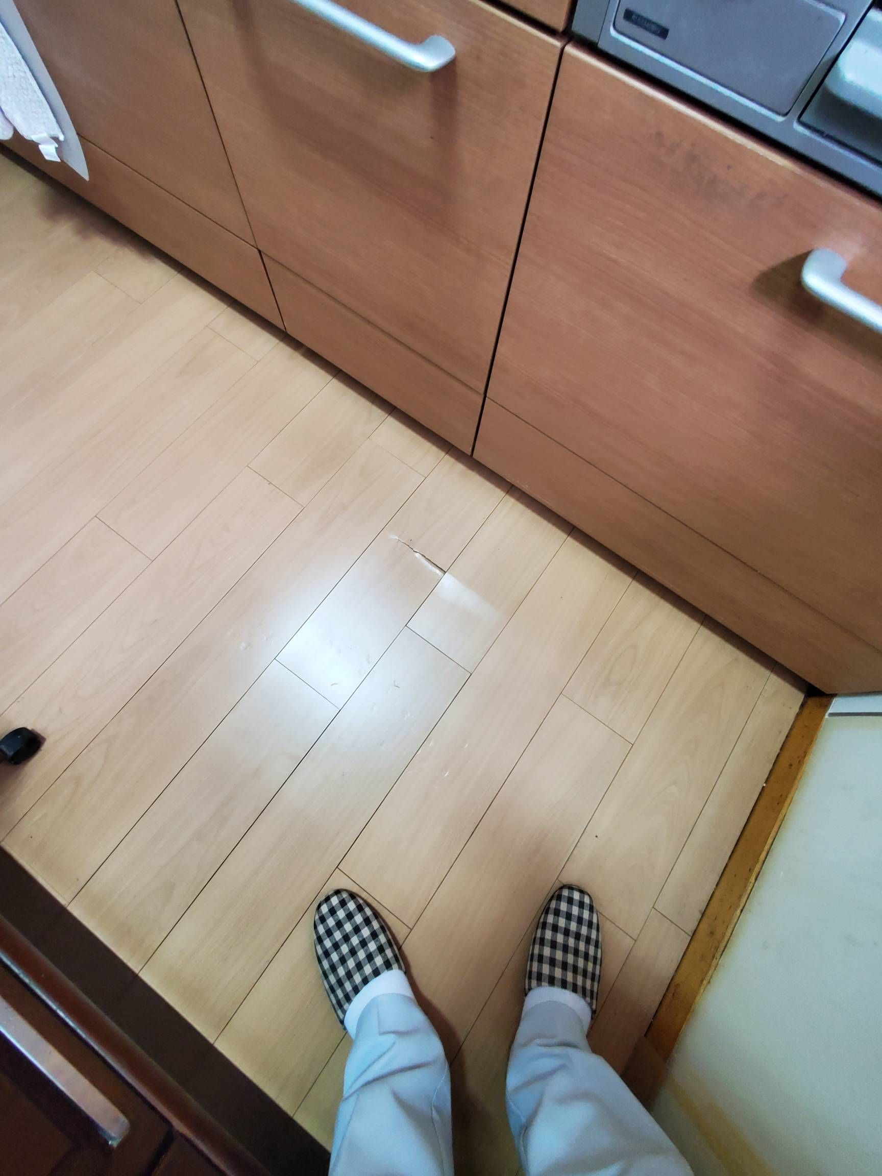 キッチン床板の補修（一部張替え交換）をしました