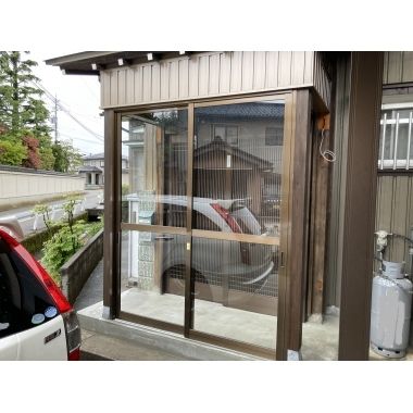 玄関前の積雪にも安心風除室