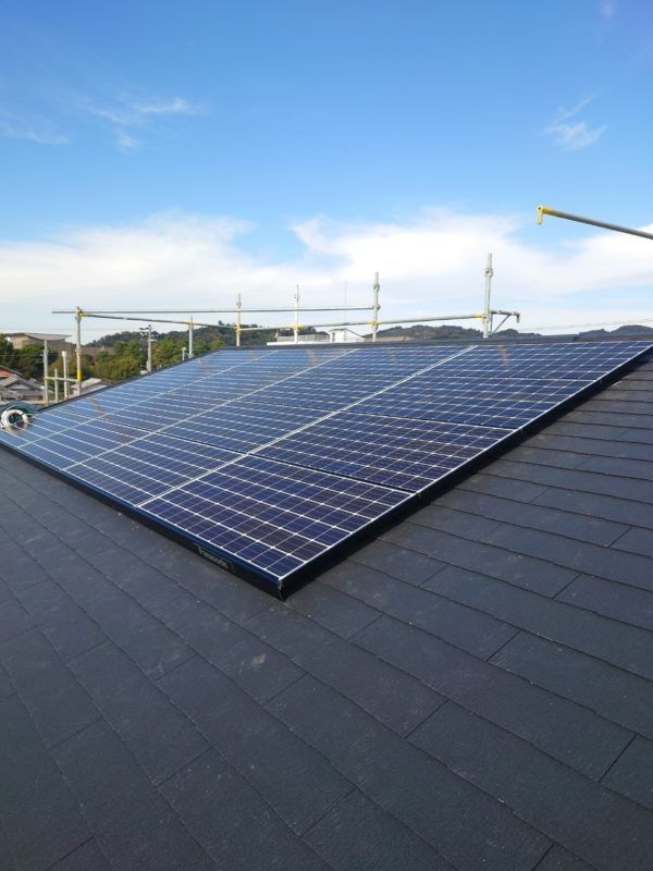 屋根への太陽光発電システム設置工事