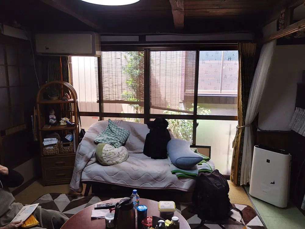 大きな窓を縮小し壁面を新設する改修