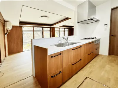 戸建ての水まわりとリビング、廊下、玄関ドアをリフォーム!