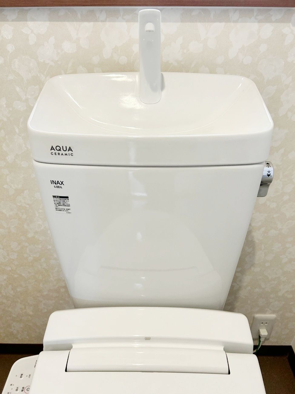 戸建ての水まわりとリビング、廊下、玄関ドアをリフォーム！