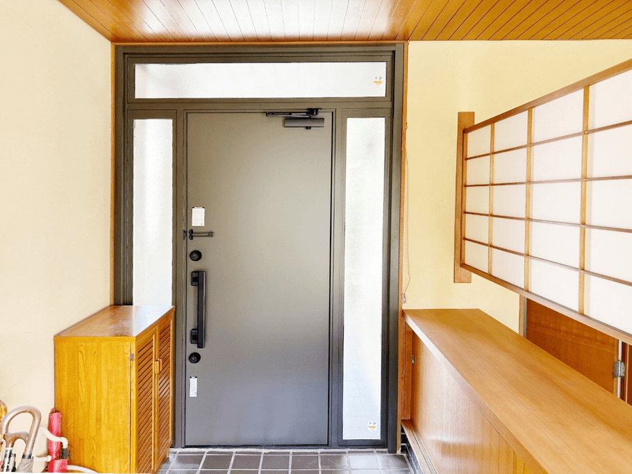 戸建ての水まわりとリビング、廊下、玄関ドアをリフォーム！