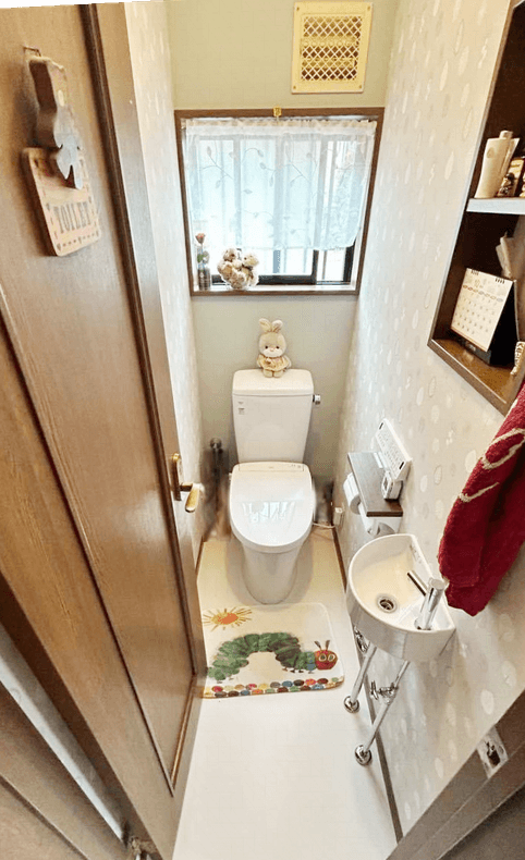玄関ドア、トイレのリフォームで使いやすくキレイに！明るく！