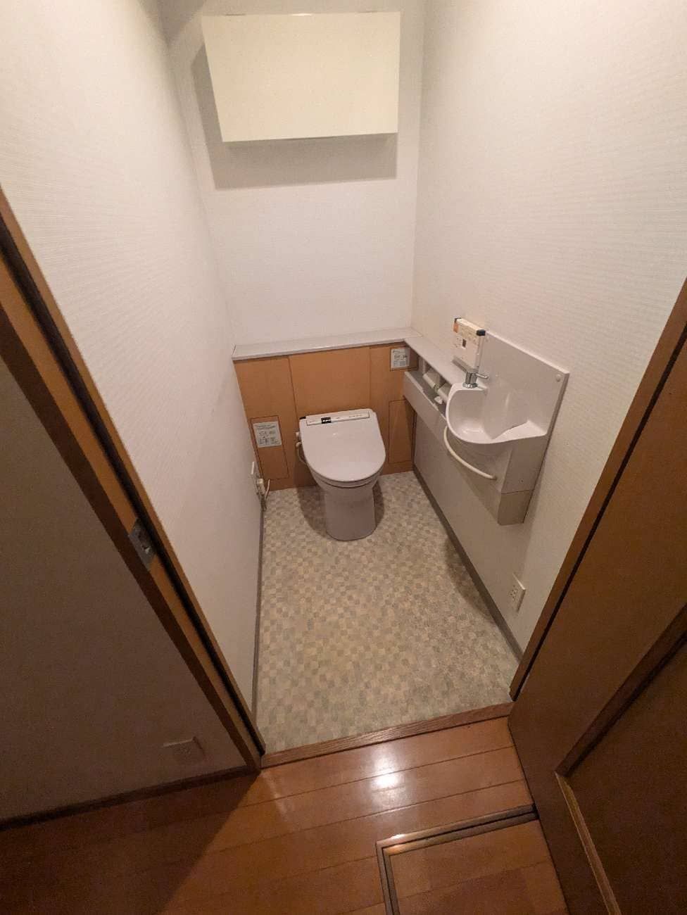 木のぬくもりと街の眺めに、暮らしがほどける。
