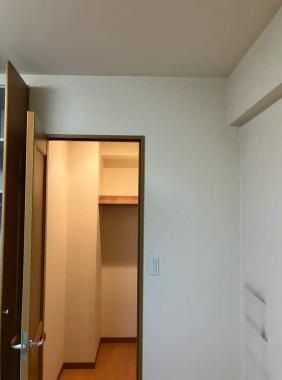 オリーブグレーが主役のヨーロピアンな住まい
