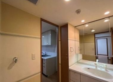 オリーブグレーが主役のヨーロピアンな住まい