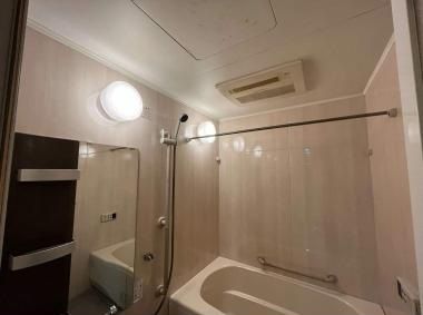 オリーブグレーが主役のヨーロピアンな住まい