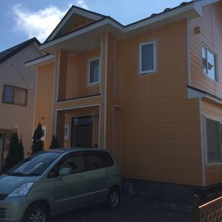 オレンジ外壁の洋風一戸建て外壁塗装