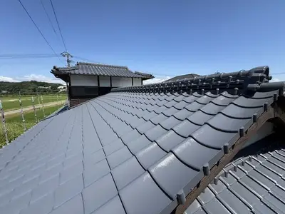 屋根・板壁塗装と鳥よけネット取付工事