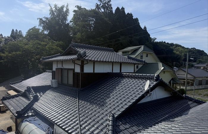 屋根・板壁塗装と鳥よけネット取付工事