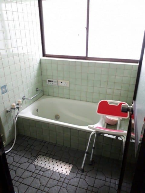 浴室をシステムバスにリフォーム（手すり設置）