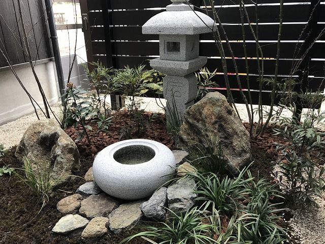 和風の坪庭と雑木が彩る外構リフォーム