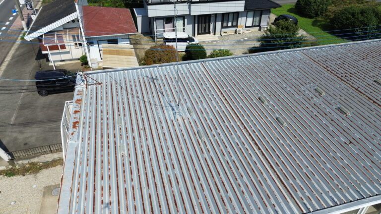 築30年アパートの外壁・屋根塗装でモスグリーンのアクセント