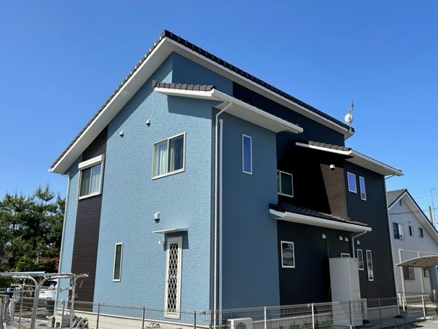ブルー×ブラウンのツートンカラー外壁塗装リフォーム