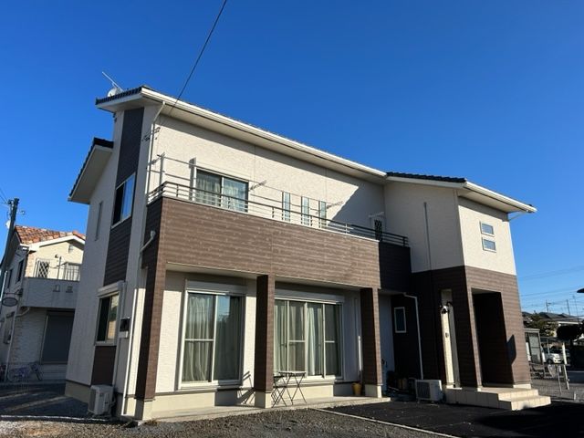 ブルー×ブラウンのツートンカラー外壁塗装リフォーム