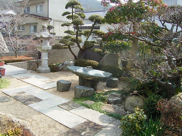 風情ある和風庭園と重厚感のある外構