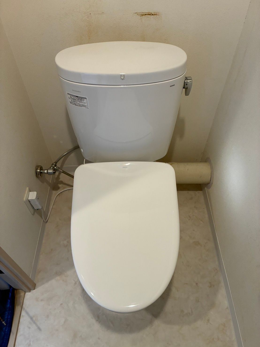 トイレ交換と床張替えで空間を一新