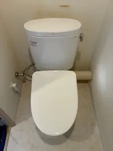 トイレ交換と床張替えで空間を一新