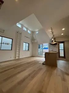 吹き抜けリビングと洗面所を一新する内装リフォーム