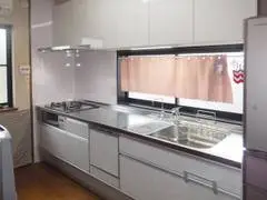 白を基調とした清潔感のある使いやすいキッチン