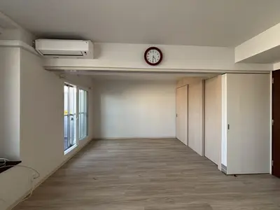 和室を洋室化してリビングと繋げた開放的な空間