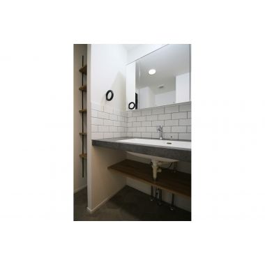 タイル×モールテックス×木。テクスチャーで遊ぶ住まい