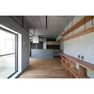 タイル×モールテックス×木。テクスチャーで遊ぶ住まい