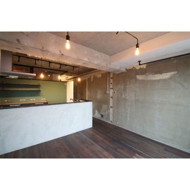 素材で遊ぶ！珪藻土×塗装×木毛セメント。