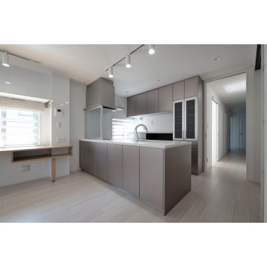 圧迫感のない、空間を広く見せるお部屋に。