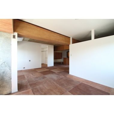 解放感抜群！「素材で遊ぶ」マンションリノベーション
