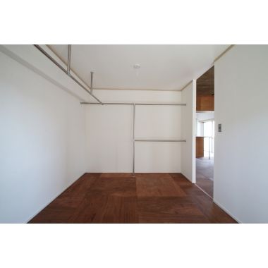 解放感抜群！「素材で遊ぶ」マンションリノベーション