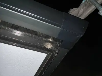 対応部品が無く、作業が難しい雨樋の交換