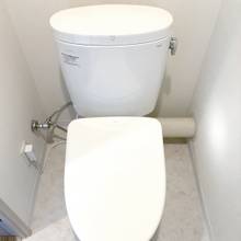 トイレ交換と床張替えで空間を一新