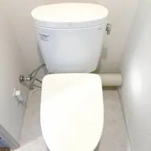 トイレ交換と床張替えで空間を一新