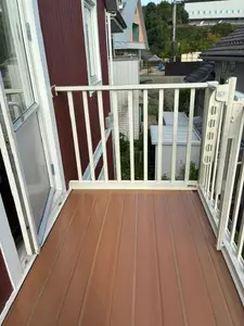 少し柱が腐った木製ベランダの置換
