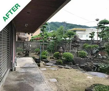 軒先から臨む和風庭園の整地と雑草除去