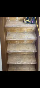 階段の踏み板を絨毯から無垢のフローリングへ