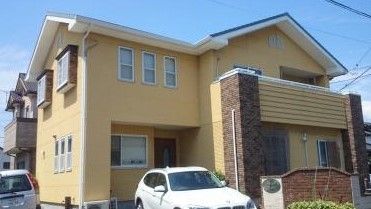 イエロー基調にオレンジが映える外壁・屋根塗装