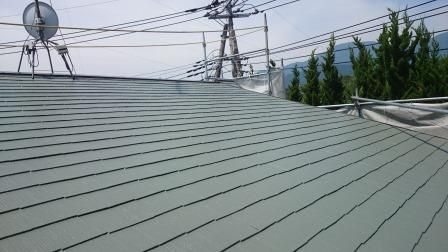 ログハウスの重厚感を引き立てるシックな塗装工事