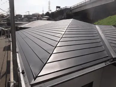 ガルバリウム鋼板への屋根カバー工法・重ね葺き改修